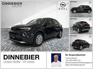 Schräge Frontansicht auf einen Opel Mokka , freigestellt