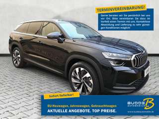 Schräge Frontansicht auf einen Skoda Kodiaq , freigestellt