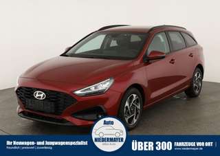 Schräge Frontansicht auf einen Hyundai i30 , freigestellt
