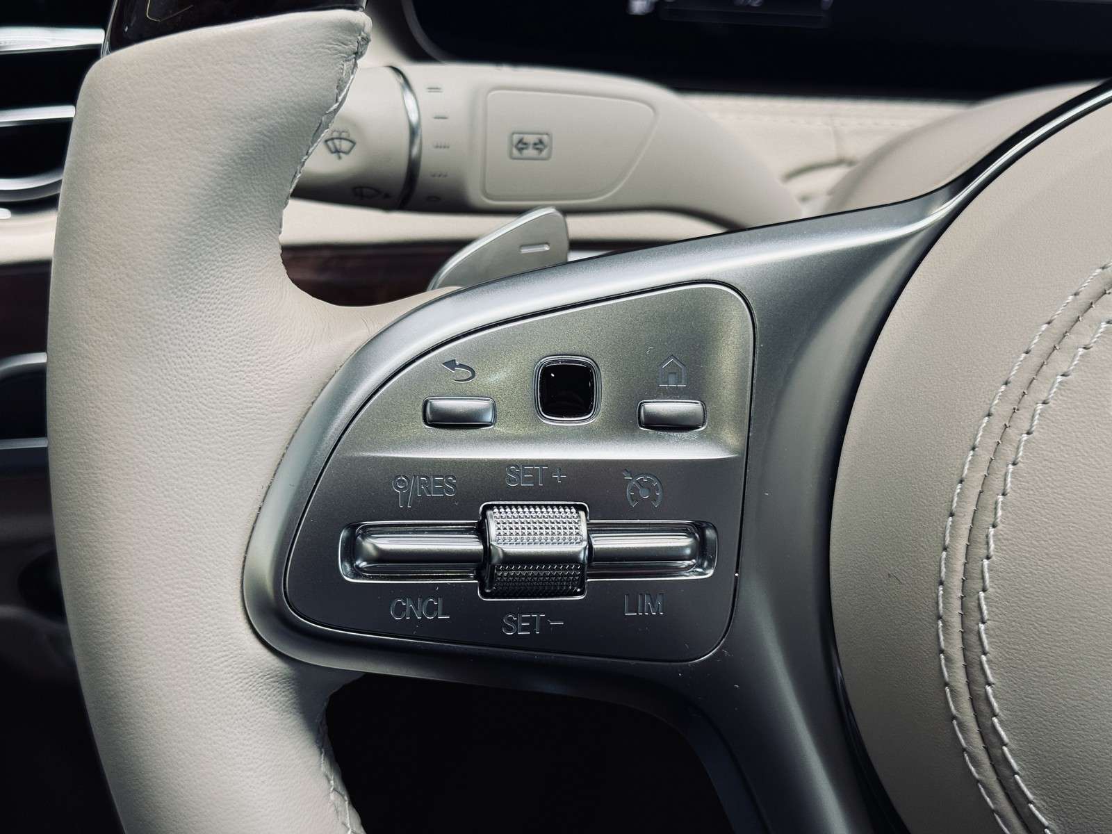 Fahrzeugbild eines Mercedes-Benz S-Klasse