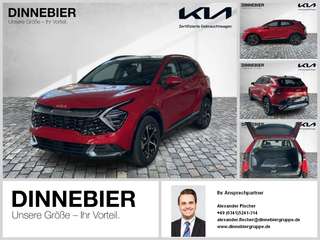 Schräge Frontansicht auf einen Kia Sportage , freigestellt