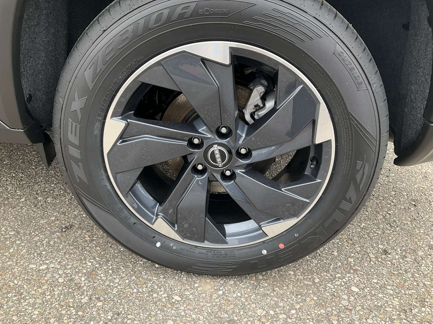 Fahrzeugbild eines Nissan X-TRAIL