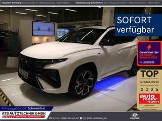 Schräge Frontansicht auf einen Hyundai Tucson , freigestellt