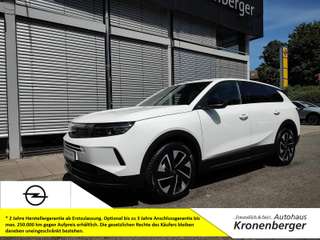 Schräge Frontansicht auf einen Opel Grandland X , freigestellt