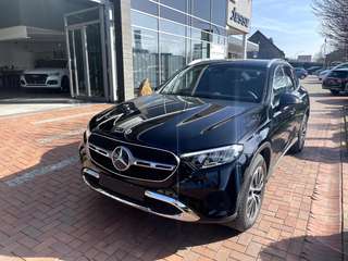 Schräge Frontansicht auf einen Mercedes-Benz GLC , freigestellt