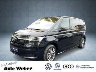 Schräge Frontansicht auf einen Volkswagen Multivan , freigestellt