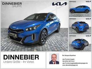 Schräge Frontansicht auf einen Kia XCeed , freigestellt