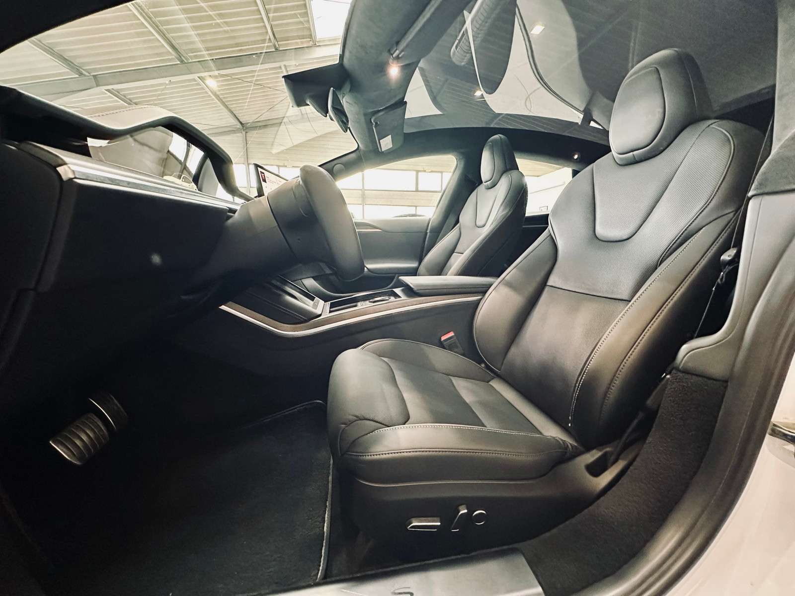 Fahrzeugbild eines TESLA Model S
