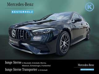 Schräge Frontansicht auf einen Mercedes-Benz A-Klasse , freigestellt