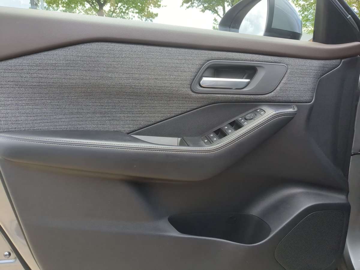 Fahrzeugbild eines Nissan X-TRAIL