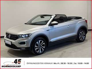 Schräge Frontansicht auf einen Volkswagen T-Roc , freigestellt