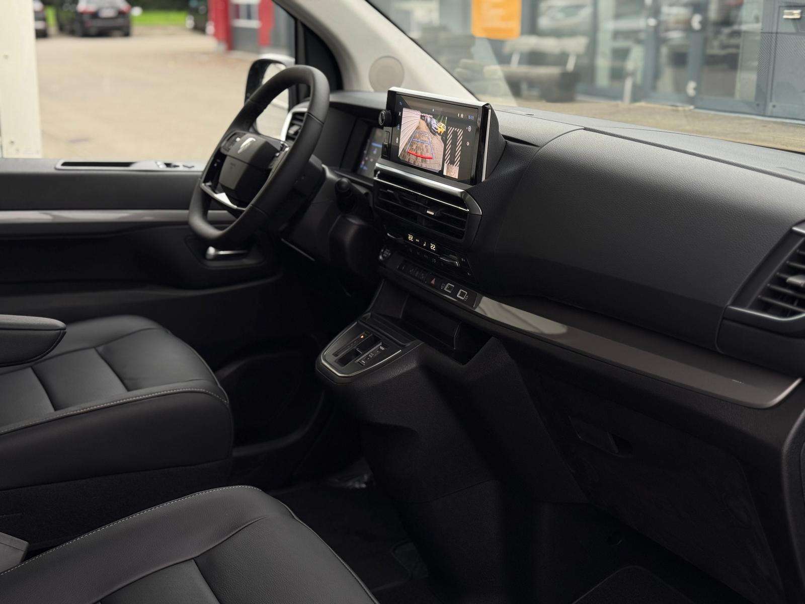 Fahrzeugbild eines Peugeot Traveller