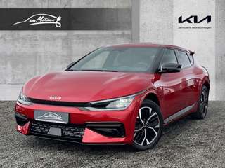 Schräge Frontansicht auf einen Kia EV6 , freigestellt