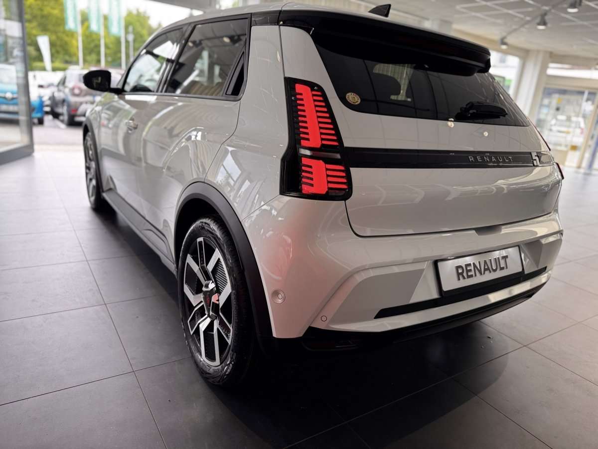 Fahrzeugbild eines Renault 5 E-TECH