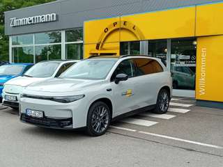 Schräge Frontansicht auf einen Leapmotor C10 , freigestellt