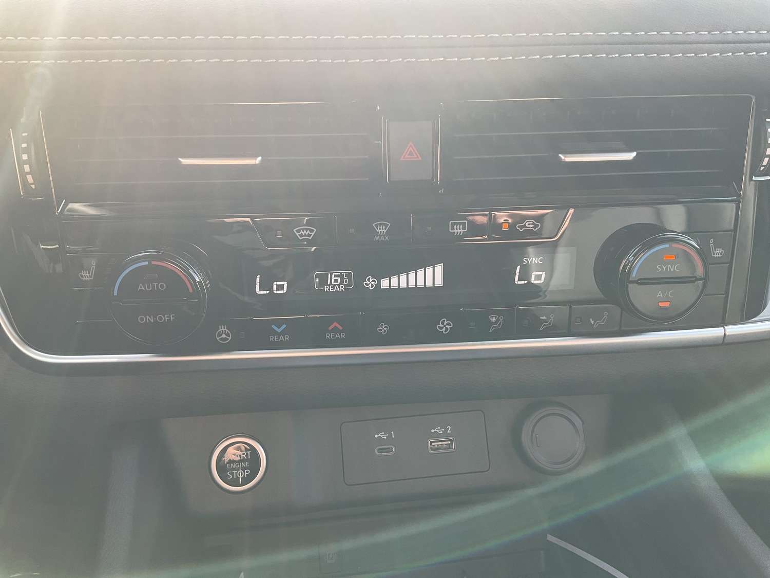 Fahrzeugbild eines Nissan X-TRAIL