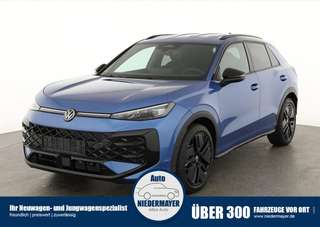 Schräge Frontansicht auf einen Volkswagen T-Roc , freigestellt