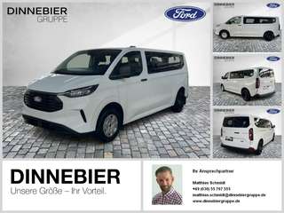 Schräge Frontansicht auf einen Ford Transit Custom , freigestellt