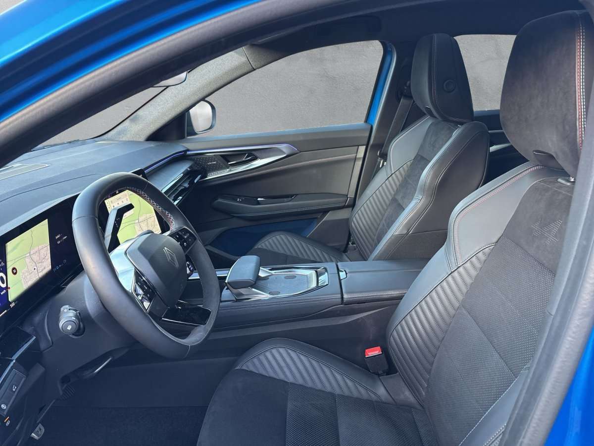 Fahrzeugbild eines Renault Rafale