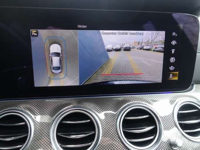 Fahrzeugbild eines Mercedes-Benz E-Klasse