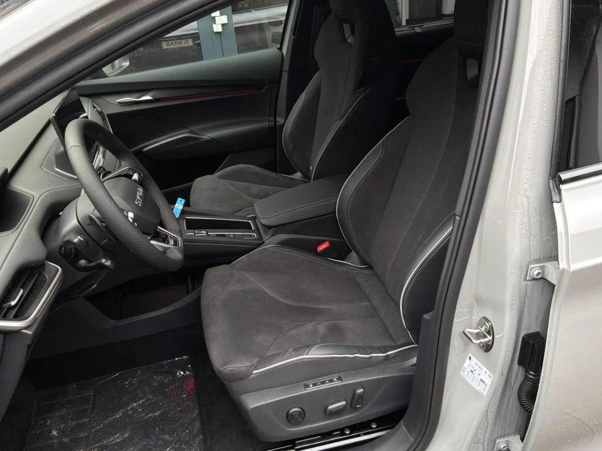 Fahrzeugbild eines Skoda ELROQ