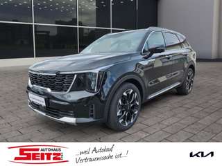 Schräge Frontansicht auf einen Kia Sorento , freigestellt