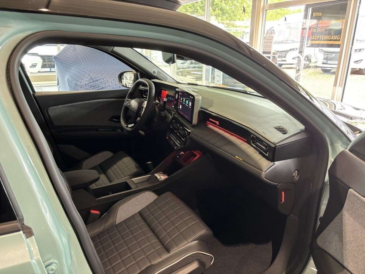 Fahrzeugbild eines Renault 4 E-TECH