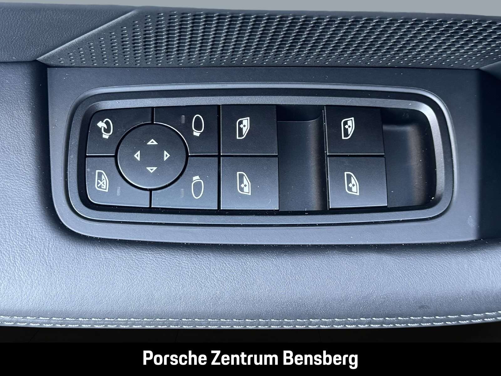 Fahrzeugbild eines Porsche Taycan