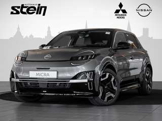 Schräge Frontansicht auf einen Nissan Micra , freigestellt