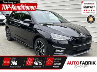 Schräge Frontansicht auf einen Skoda Fabia , freigestellt