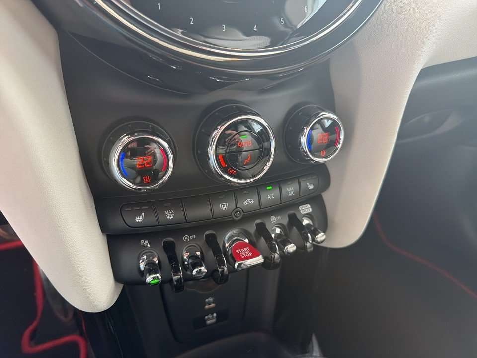 Fahrzeugbild eines MINI COOPER