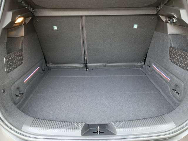 Fahrzeugbild eines Renault 4 E-TECH