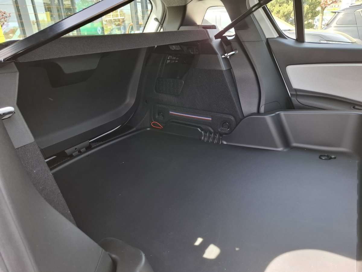 Fahrzeugbild eines Renault 4 E-TECH