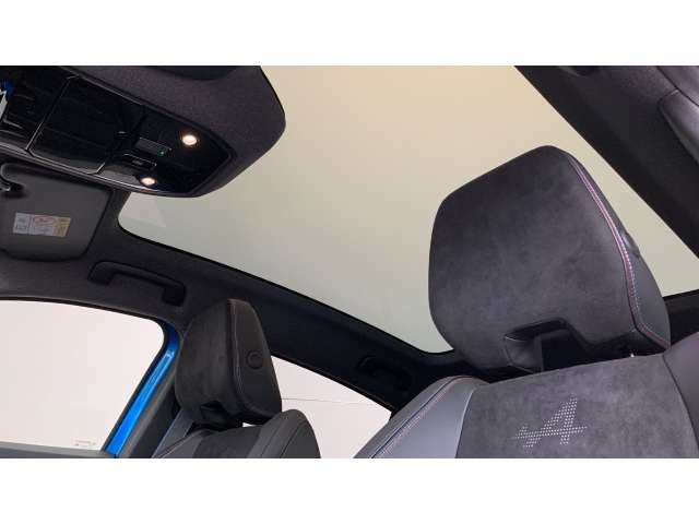 Fahrzeugbild eines Renault Rafale