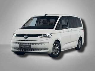 Schräge Frontansicht auf einen Volkswagen Multivan , freigestellt