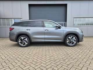 Schräge Frontansicht auf einen Skoda Kodiaq , freigestellt