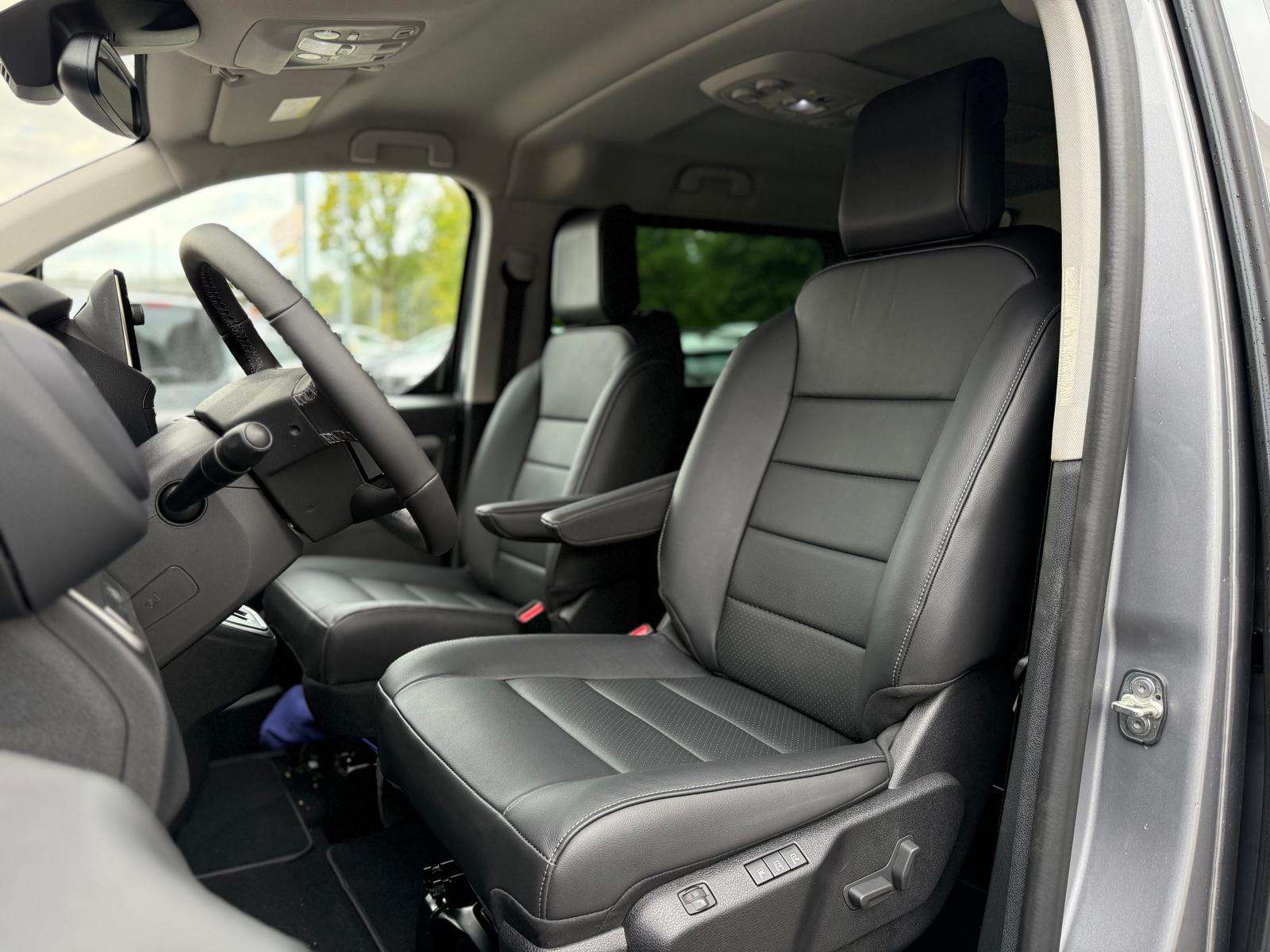 Fahrzeugbild eines Peugeot Traveller