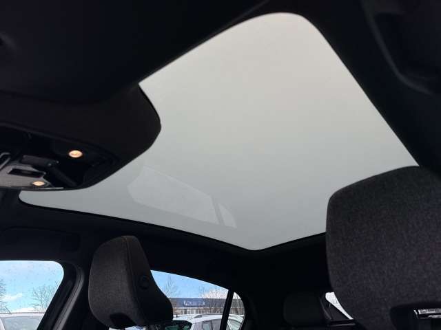 Fahrzeugbild eines Renault Rafale