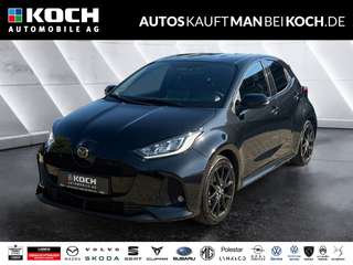 Schräge Frontansicht auf einen Mazda Mazda2 Hybrid , freigestellt