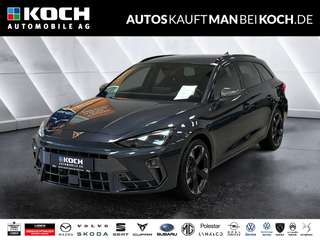 Schräge Frontansicht auf einen CUPRA Leon , freigestellt