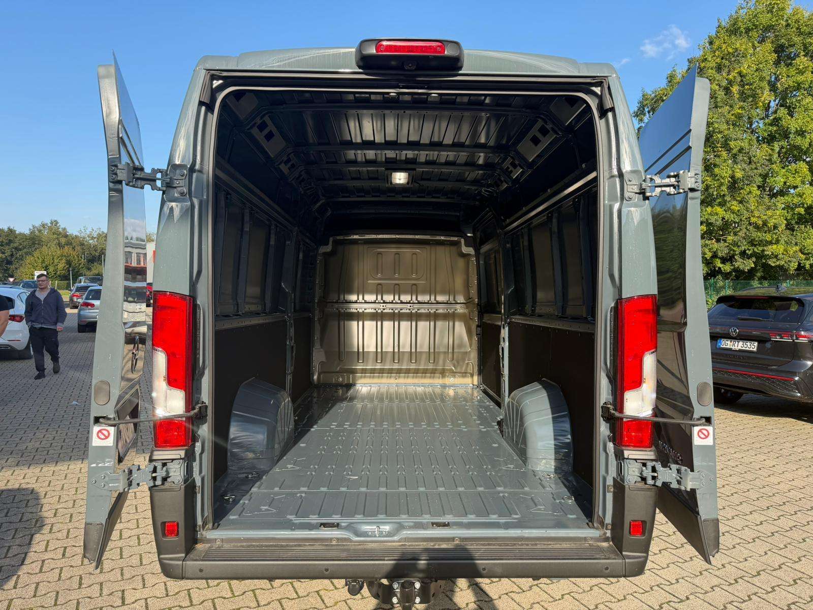 Fahrzeugbild eines Opel Movano