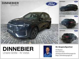 Schräge Frontansicht auf einen Ford Kuga , freigestellt