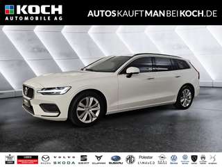Schräge Frontansicht auf einen Volvo V60 , freigestellt