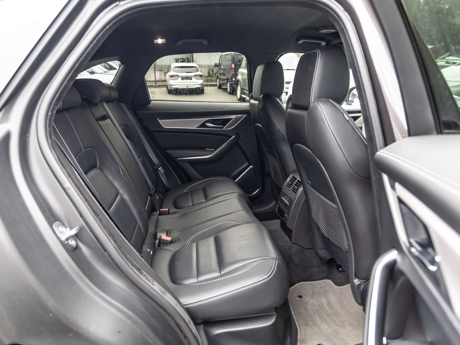 Fahrzeugbild eines Jaguar F-PACE