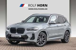 Schräge Frontansicht auf einen BMW X3 , freigestellt