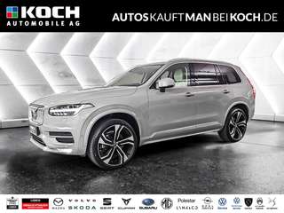 Schräge Frontansicht auf einen Volvo XC90 , freigestellt