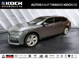 Schräge Frontansicht auf einen Skoda Superb , freigestellt