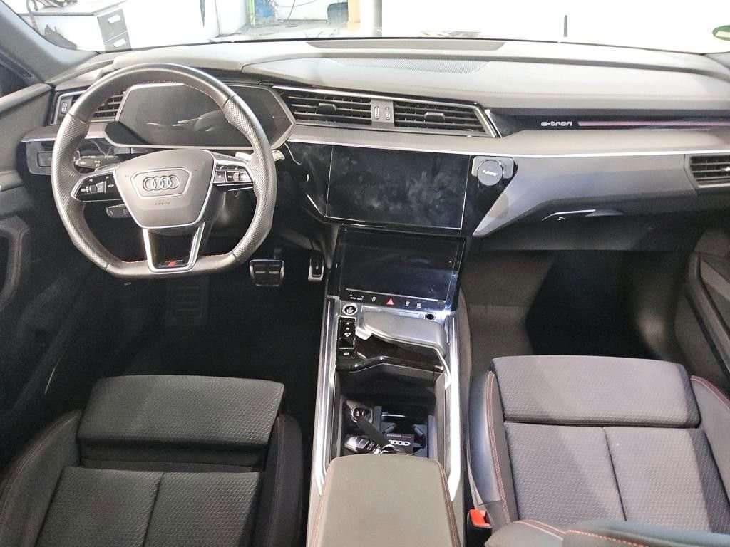 Fahrzeugbild eines Audi Q8 e-tron