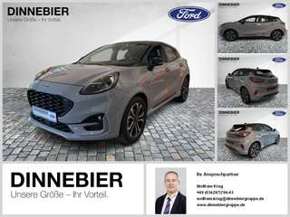Schräge Frontansicht auf einen Ford Puma , freigestellt