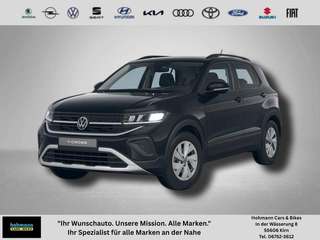 Schräge Frontansicht auf einen Volkswagen T-Cross , freigestellt
